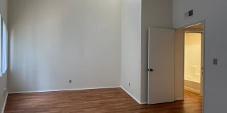 Bright 2 Bedroom Condo with Fireplace, Washer/Dryer, and 1/2 a mile to USD Gallery 6