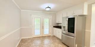 Spacious 3-Bedroom Home - Acre Lot Gallery 6