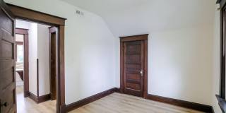 910 Sanders Street Gallery 32