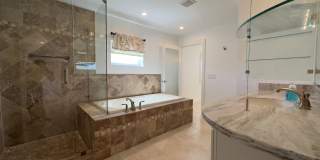 Lakefront 2BR Home in 55+ Leisureville Community Gallery 33