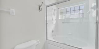 Bright and Spacious Townhome in Gate Community Gallery 20
