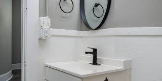 Elegant Renovation! HUGE 1 Bed 1 Bath Available Now! Gallery 12