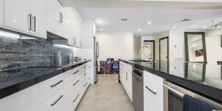 517 S Riverside Dr Gallery 6
