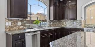 Beautifully upgraded 5-bedroom home with a pool! Gallery 16