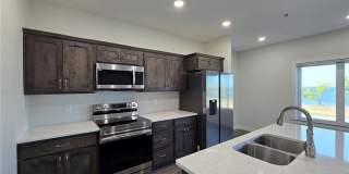 LAKE VIEW- 3 Bedroom Condo Gallery 26