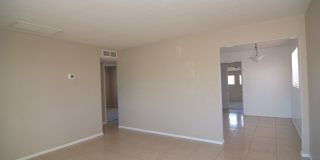 Charming 3 Bedroom 2 Bath House! Close to the UofA and Downtown! Gallery 4