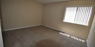 2 Bedroom 2 Bath Condo with Pool and Private Parking Space Gallery 6