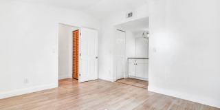 Spacious 1-bedroom, 1.5-bath, two-story Kirby Creek townhome close to N. Dale Mabry Gallery 14