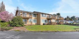 Newly renovated 2 BR Apartment with Stunning Views in Tacoma Gallery 1