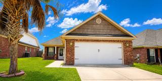 You've Found It! Split floor plan, fenced yard, extra storage Gallery 1