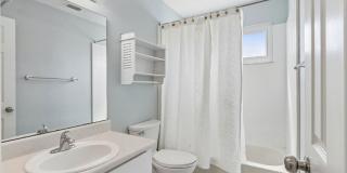 Adorable Beach Townhouse Close to Downtown Gallery 17