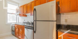 Newly renovated 2nd floor 1 bed unit right next to the Green Line! Gallery 8