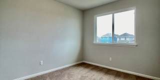 Beautiful Home in a Fantastic Community! Reduced Deposit! Gallery 11