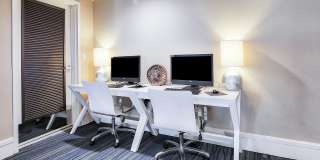 5550 Wilshire at Miracle Mile by Windsor Gallery 42