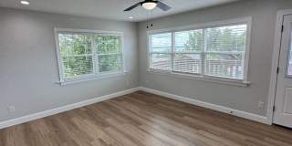 Downtown Clermont - Beautifully Renovated 2-Bed/1-Bath Upstairs Unit with Stunning Lake Minneola Views- Gallery 27