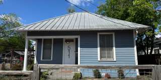 Fully Restored 2BR Classic Near Downtown Dignowity Hill Gallery 1