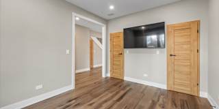 148 Oak Street Gallery 17