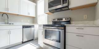 MOVE IN READY 2 Bedroom in the Heart of Oceanview! Gallery 1