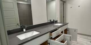 Large 3 Bed 2.5 Bath Duplex Includes Office Space (See Contact Info Below) Gallery 33