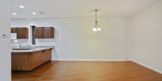 885 N Marshfield Avenue Gallery 7