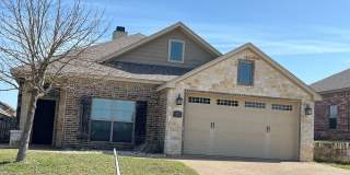 Available Now: 4 bedroom house Gallery 1