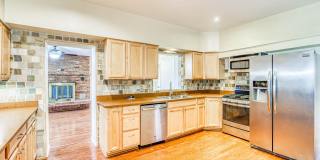 1701 ELM Street Gallery 15