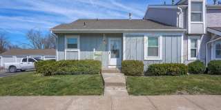 CHARMING TOWNHOME IN LEES SUMMIT!! Gallery 1