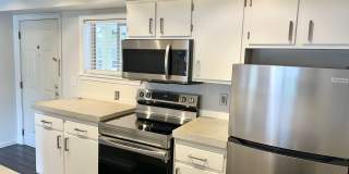 1 bedroom, 1 bathroom Condo with City View! Gallery 1