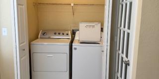 Large one bedroom condominium Gallery 34