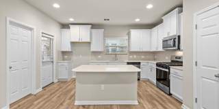 Beautiful 4bd/3.5ba Home! Upstairs Bonus Room & Faces Greenbelt in South Austin! Gallery 6