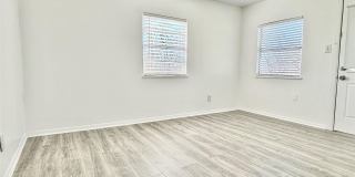 2906 E 12th ST Gallery 6