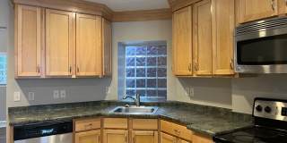 Spacious 4 Bedroom House in Southside Flats! Gallery 10