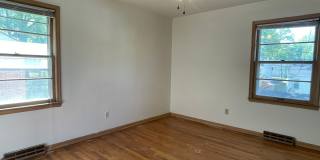 {731} Convenient Location + Full basement + 2 Car Tandem Garage Gallery 11
