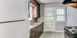 Cute 2 Bed | 1 Bath | 1 Car Garage Gallery 6