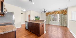 Stunningly Beautiful and Stylish Garage Apartment ~ Gallery 13