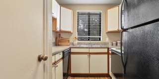 Lake Village West Apartments Gallery 1