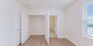 Like-New End-Unit 3 Bedroom Townhome Gallery 40