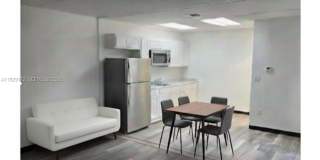 2001 N Dixie Hwy Gallery 1