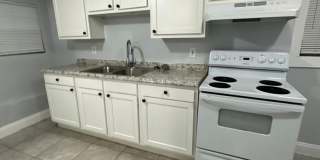 Fully Renovated 3/1 Single Family House Available for Immediate Rent! Gallery 1