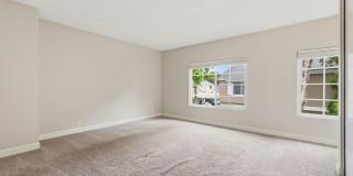Spacious Two Story Townhome in Woodbridge Gallery 9