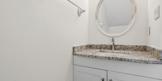 Fully Repainted 2be/1.5ba Duplex With Easy Access To The Highway Gallery 7