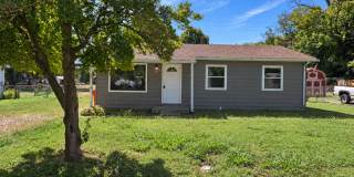 3-Bedroom Home with Large Patio Gallery 1