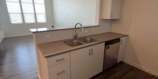Charming 1-Bedroom Condo in Desirable NW Portland – In-Unit Laundry & Extra Storage! Gallery 1
