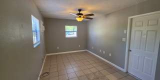 Studio garage apartment Gallery 4