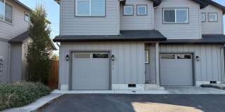 Newer 3-bedroom, 2.5 bath duplex in desirable neighborhood! Gallery 1