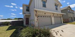 3/2.5/1.5 Duplex /Easy access to I-35 / Fridge, Washer, Dryer / Fenced in yard / NBISD Gallery 1