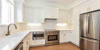 New Luxury Townhome with 2-Car Garage | Minutes to Downtown Redwood City & Tech Campuses New Luxury Townhome with 2-Car Garage | Minutes to Downtown Redwood City & Tech Campuses Gallery 14