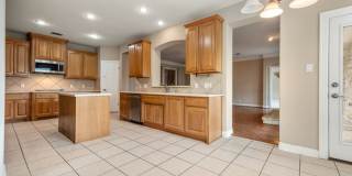 Spacious 2 Story 5 Bedroom , 4 full bathrooms located in Stone Oak! Spacious 2 Story 5 Bedroom , 4 full bathrooms located in Stone Oak! Gallery 11