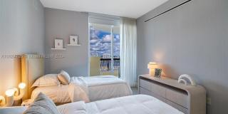 17875 Collins Ave Gallery 42