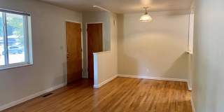 Great Three Bedroom, Close to Everything! Gallery 3